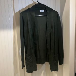 Cielo Size L Hunter Green Sweater Cardigan. It’s in good condition